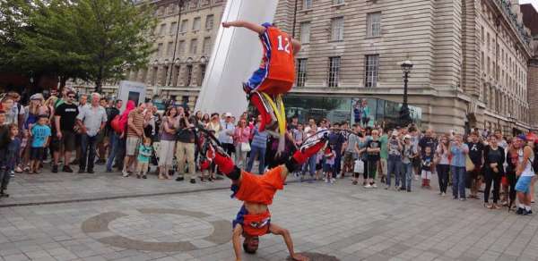Bouncy Basketball Acrobats for hire. Our bouncy stilt walkers are available to book for sports-themed events in the UK & London.