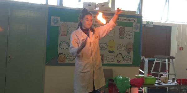 Live science entertainment for science events and children's parties.