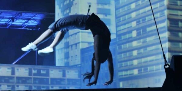 Acrobatic-Video-Mapping-Show