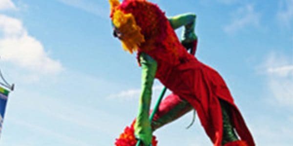 Dragon-Stilt-Walker