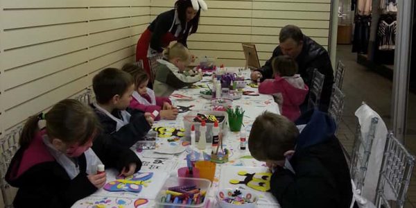 Easter-Arts-And-Crafts-Stand