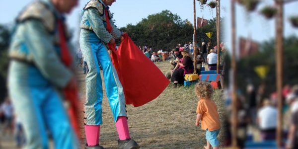 El-Matador-Stilt-Walker