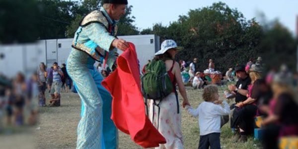 El-Matador-Stilt-Walker-Performer