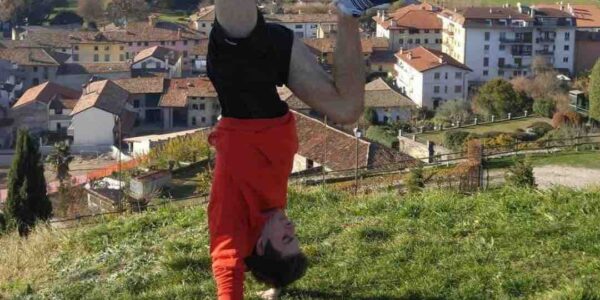 Football-Freestyle-Hand-Balancing-Stunts