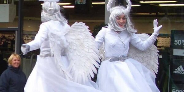 Roaming-Christmas-Angel-Entertainers