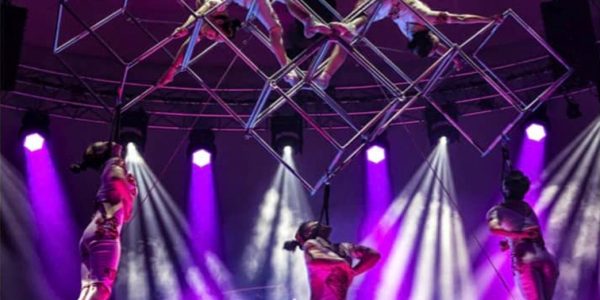The-Bewitching-Cubes-Performance