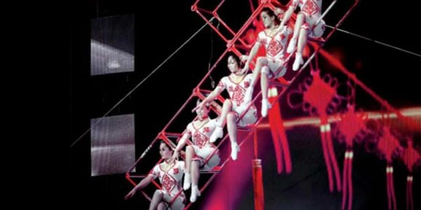 The-Bewitching-Cubes-Stage-Performance