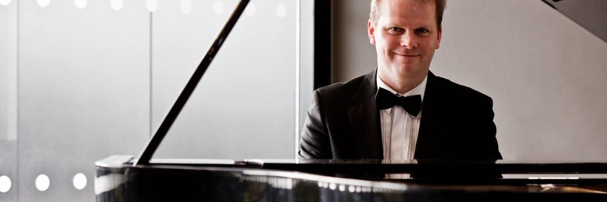 Book Jon the Pianist for your private party in London & the UK. Book Jon the Pianist for your private party in London & the UK.