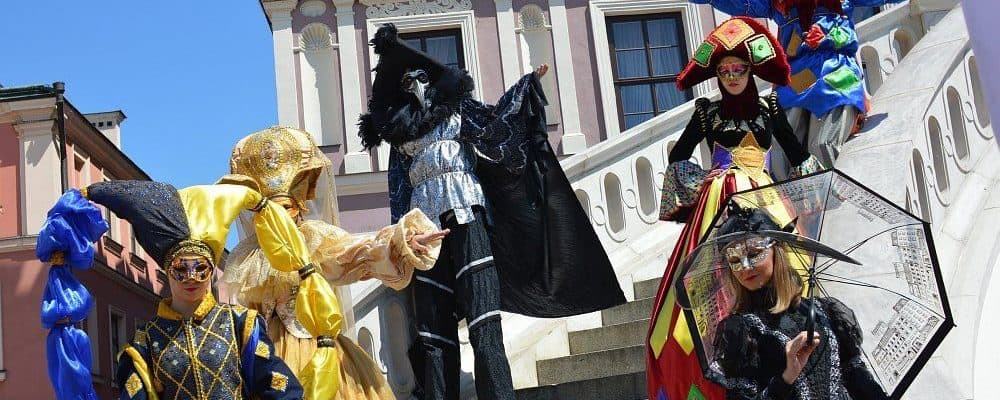 As a circus entertainment agency we have brought you an impactful stilt walking show