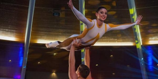 Acrobatic-Christmas-Show