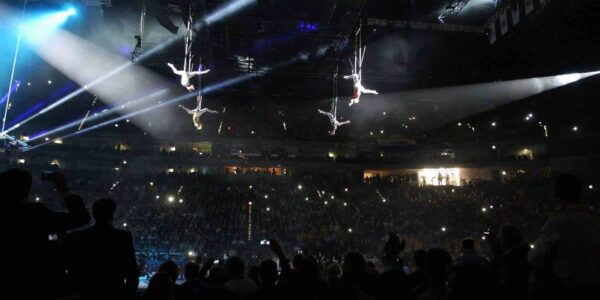 Acrobatic-Stage-Show-Performance