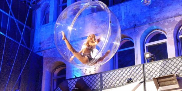 Aerial-Bubble-Show