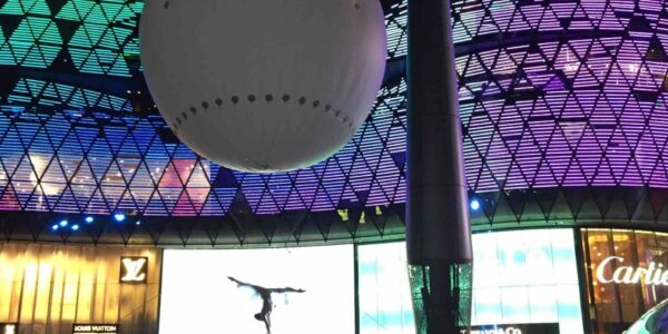 Aerial-Entertainment-Performing-In-Shopping-Centre