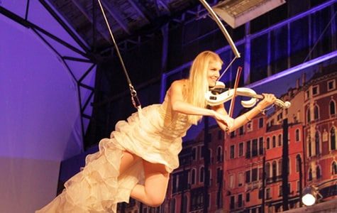 Aerial-Violinist-Show