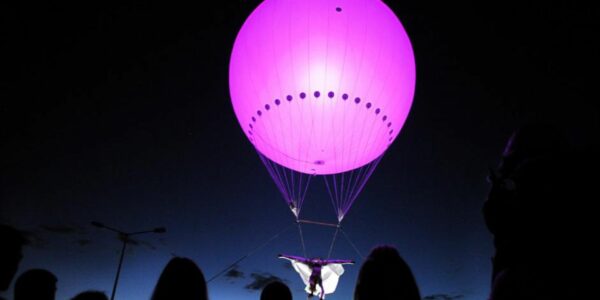 Aerialist-Balloon-Show-For-Hire