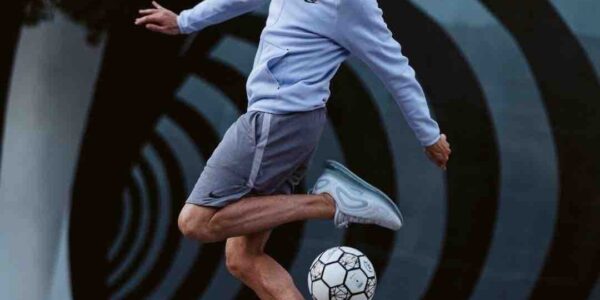 Amazing-Football-Stunts-By-UK-Football-Freestyler