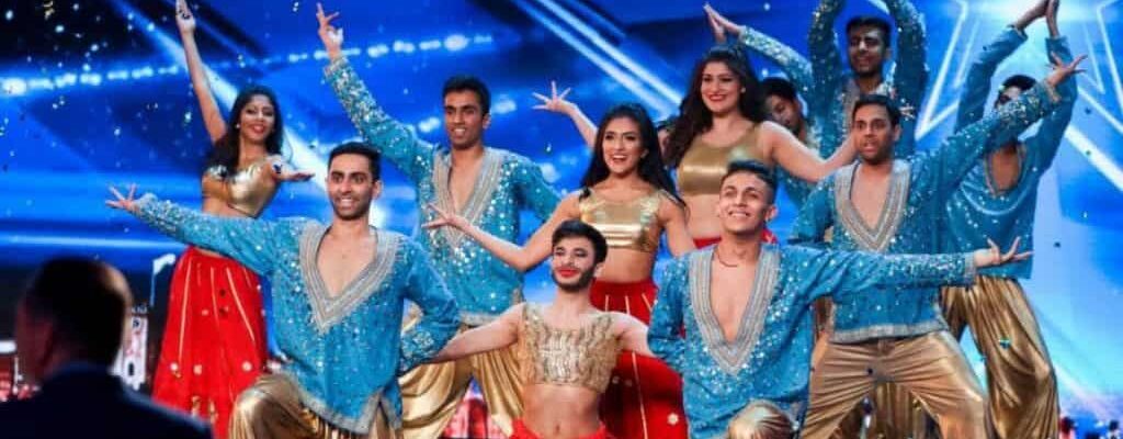 Bollywood-Dancers-Performing-On-Stage Bollywood-Dancers-Performing-On-Stage