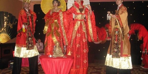 Chinese-Stilt-Walkers