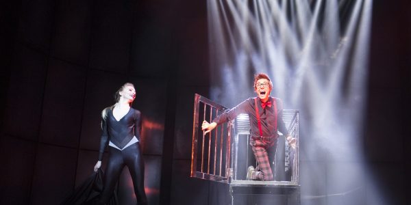 Chris-Cox-Performing-Magic