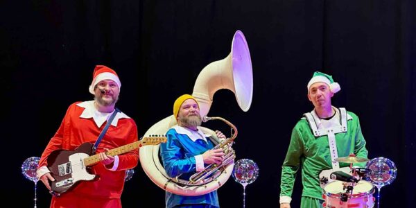 Christmas-Band-On-Stilts
