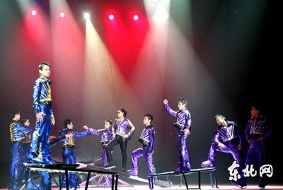 Circus-Entertainers-Perform-On-Ice