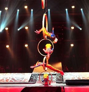 Dancing-Water-Circus-Show-Aerialists