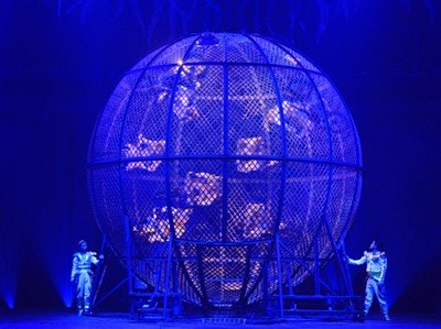 Dancing-Water-Circus-Show-Stage-Performance