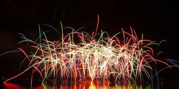 Fireworks-Show-In-Water