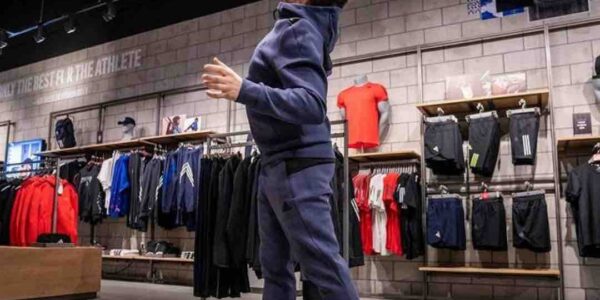 Football-Freestyler-Shoe-Balance-Trick