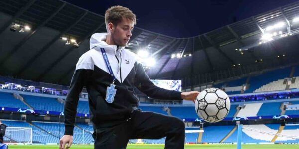 Football-Freestyler-UK-Performing-At-Football-Stadium
