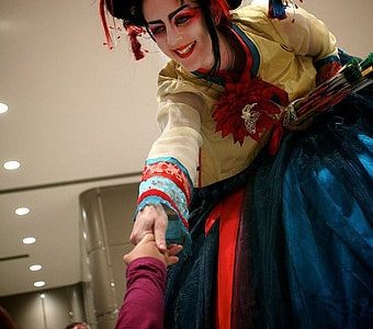 Geisha-Girl-Stilt-Walker