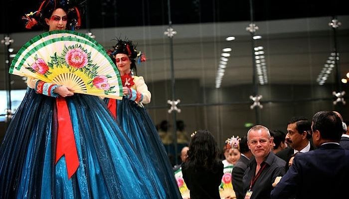 Geisha-Stilt-Walkers Geisha-Stilt-Walkers