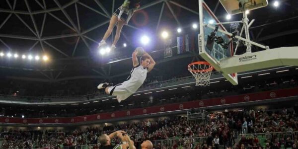 High-Flying-Acrobatic-Dunking-Show