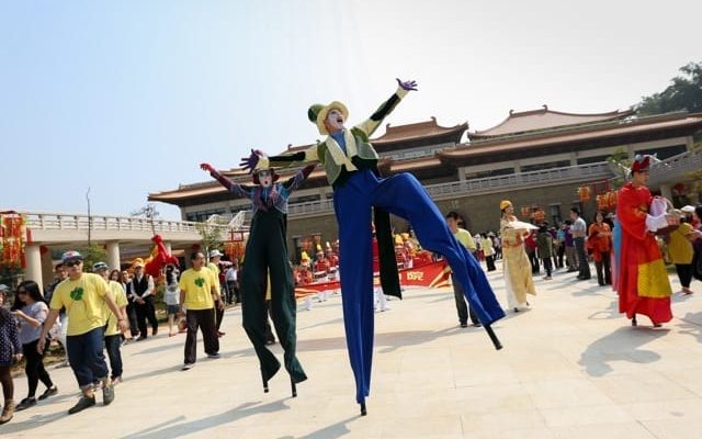 Joking-Jester-Stilt-Walker-Duo Joking-Jester-Stilt-Walker-Duo