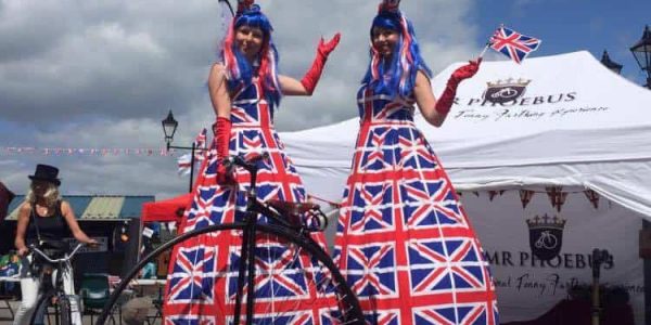 Jolly-British-Stilt-Walkers