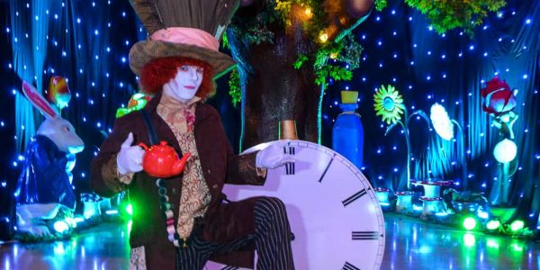 Mad-Hatter-Alice-in-wonderland-themed-entertainment