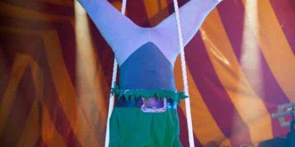 Medieval-Aerial-Trapeze-Show