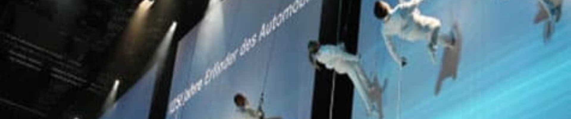 Mercedes-Vertical-Wall-Dance-Performance Mercedes-Vertical-Wall-Dance-Performance
