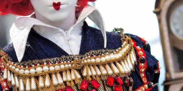 Queen-Of-Hearts-Performer