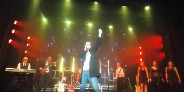 Robbie-Williams-Tribute-Performer