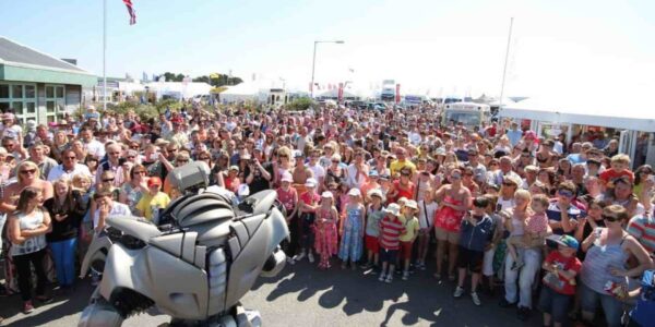Robot-Meet-And-Greet-Entertainer