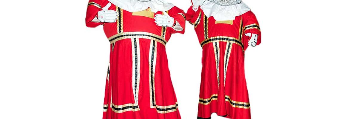 Royal-Beefeater-Stilt-Walkers Royal-Beefeater-Stilt-Walkers
