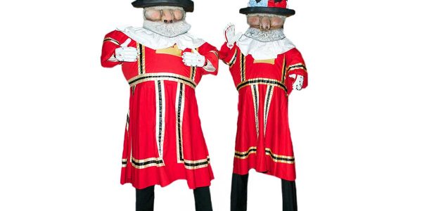 Royal-Beefeater-Stilt-Walkers