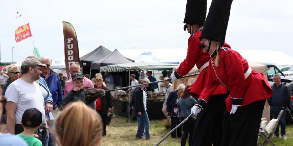Royal-Guard-Stilt-Walkers