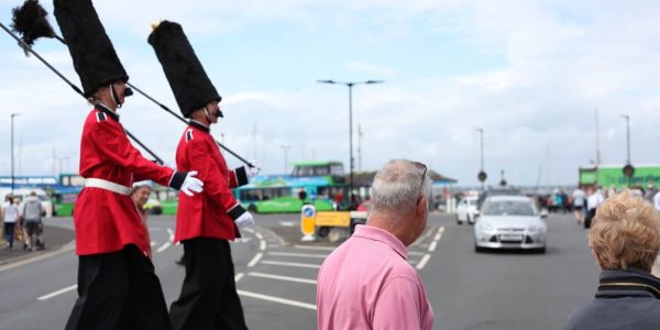 Royal-Palace-Stilt-Walker-Duo