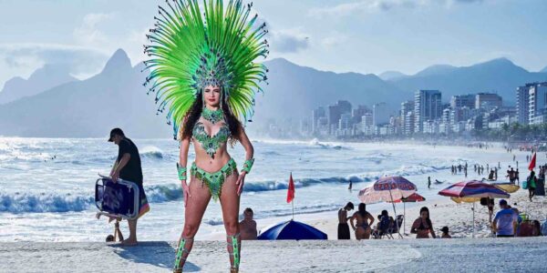 Samba-Performer-Wearing-Green-Sparkly-Outfit-And-Headdress