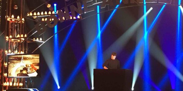 Sand-Animation-Show-At-Corporate-Event