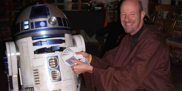Star-Wars-Magician-Performs-Card-Magic-With-R2D2