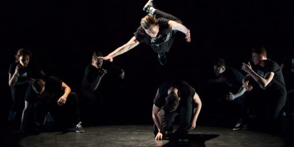 Street-Dancers-Performing-Live