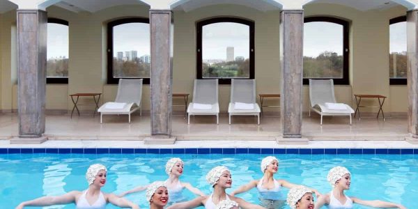 Synchronised-Swimmer-Show